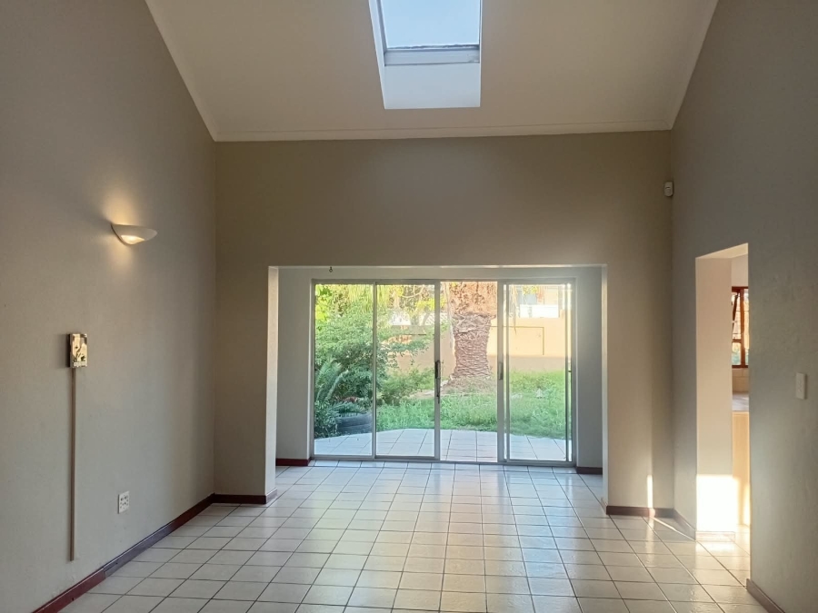 To Let 4 Bedroom Property for Rent in Bonza Bay Eastern Cape